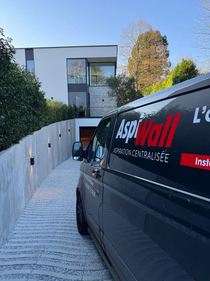 Camionnette AspiWall sur intervention en Belgique