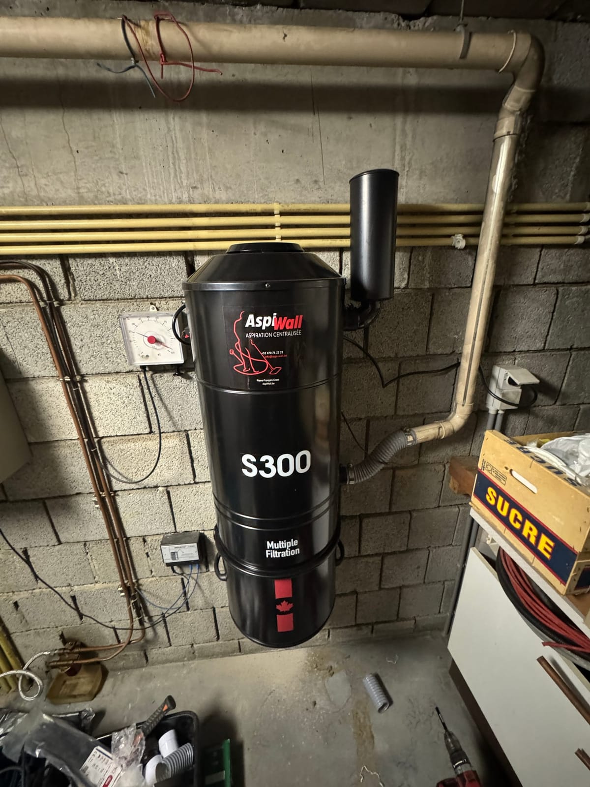 Centrale AspiWall S300 installée dans un local technique à Lasne